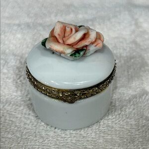 Porcelain rose trinket box, vintage JCPenney Classic Traditions